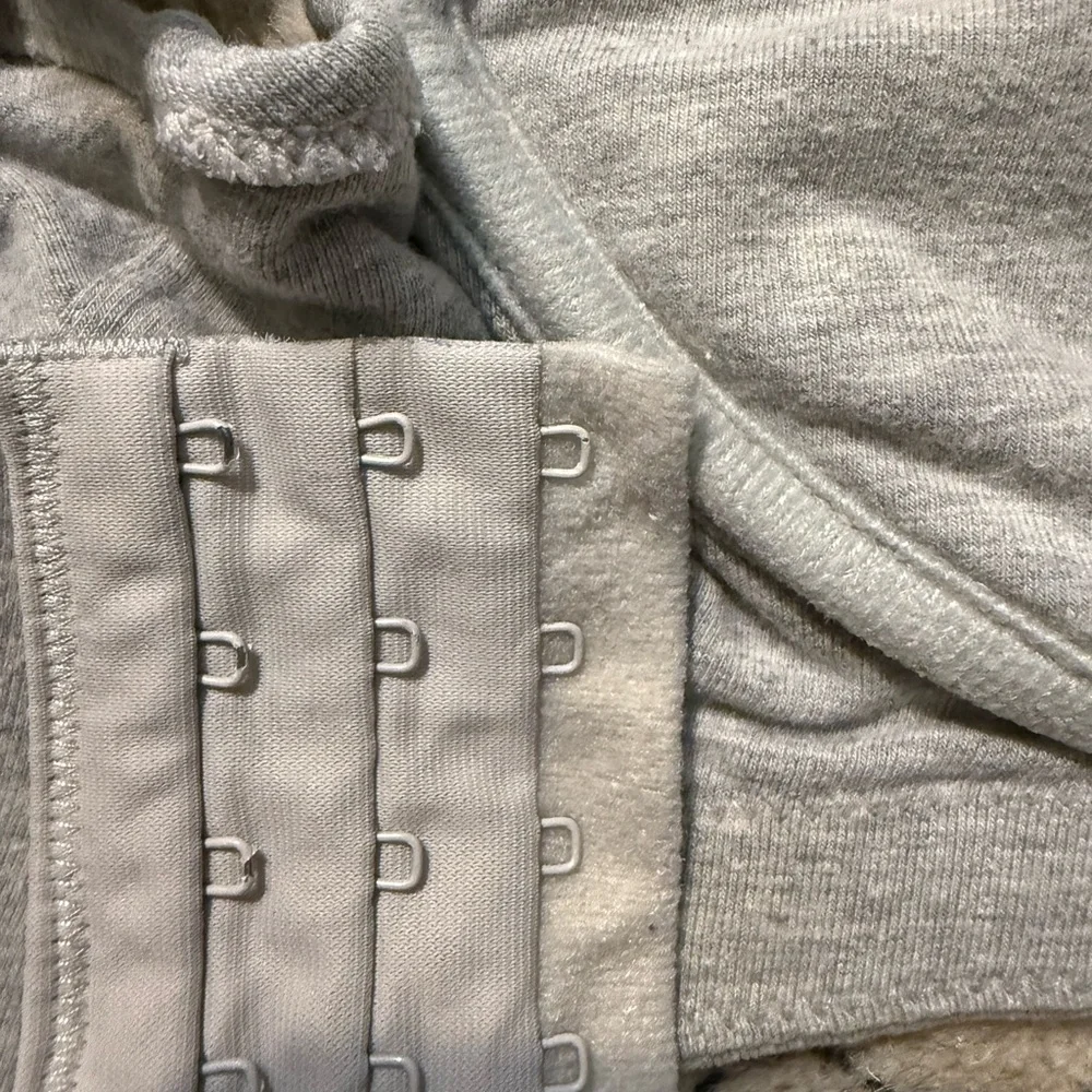 Natori Sports Bra, Heather Grey.  Size 32DD, - Picture 4 of 5